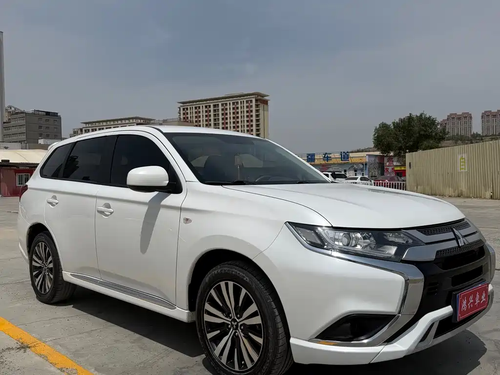 Mitsubishi Outlander 2021
