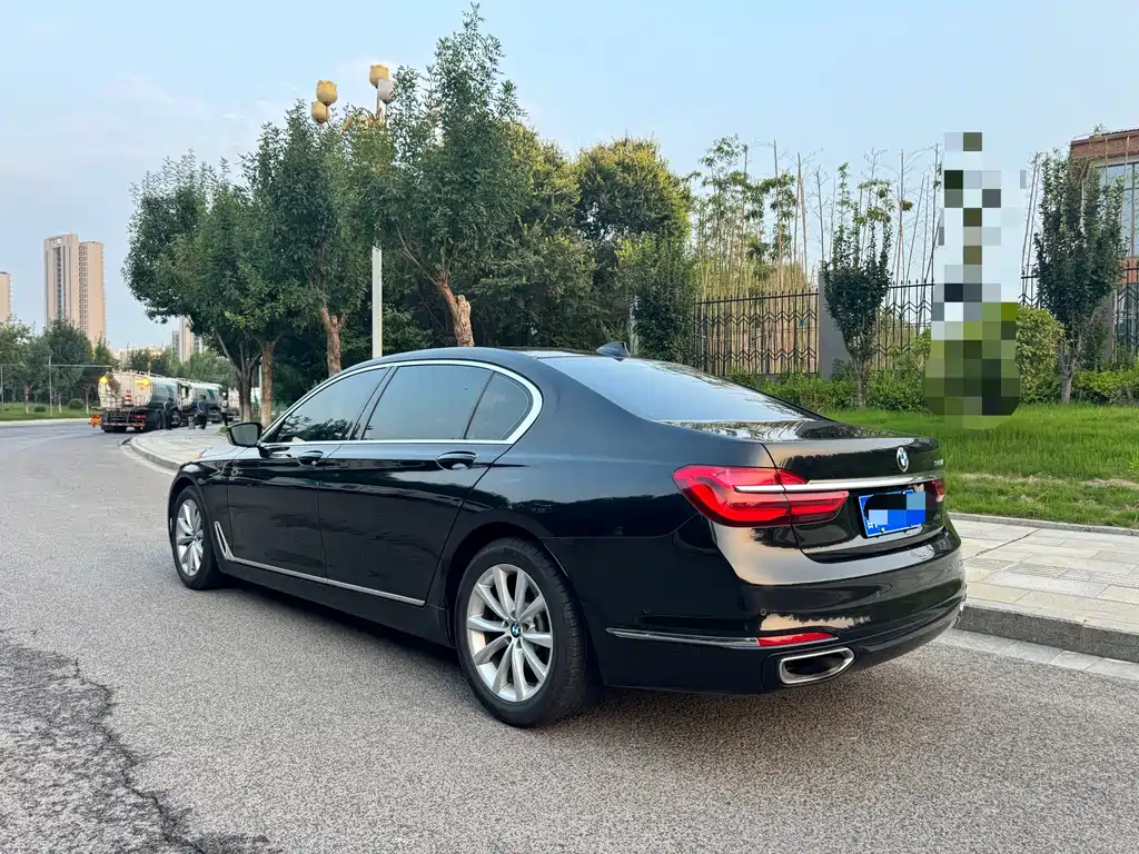 BMW 7 Series 2016 — фото 9