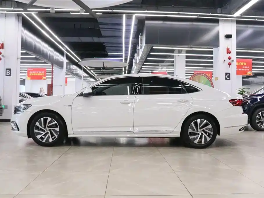 Volkswagen Passat PHEV 2019 — фото 2