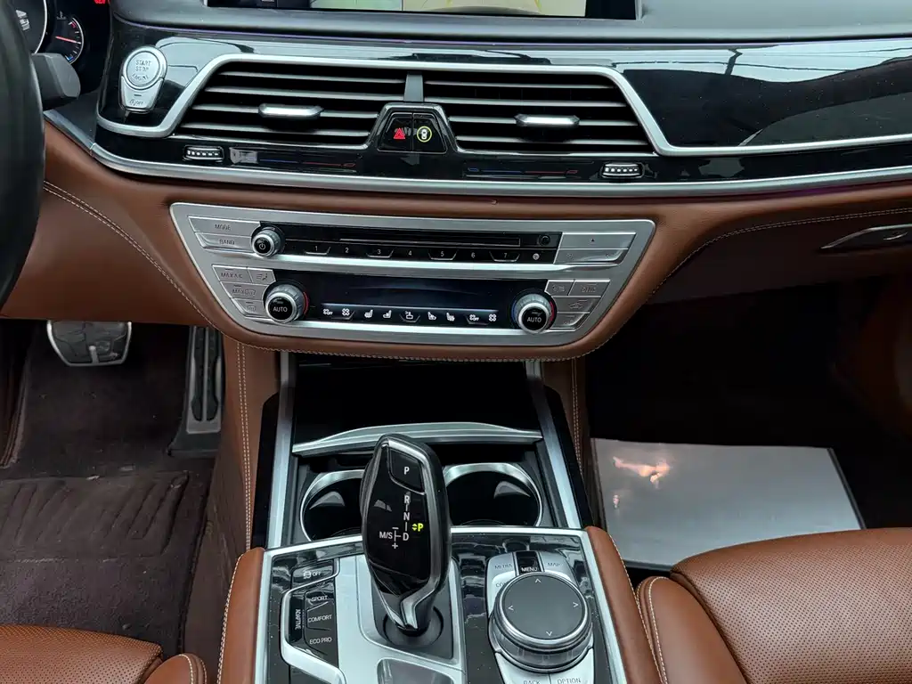 BMW 7 Series 2019 — фото 12