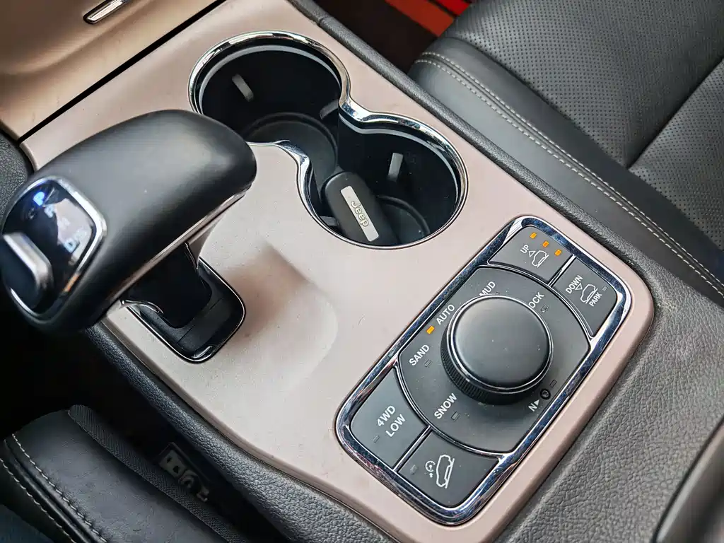 Jeep Grand Cherokee 2014 — фото 9
