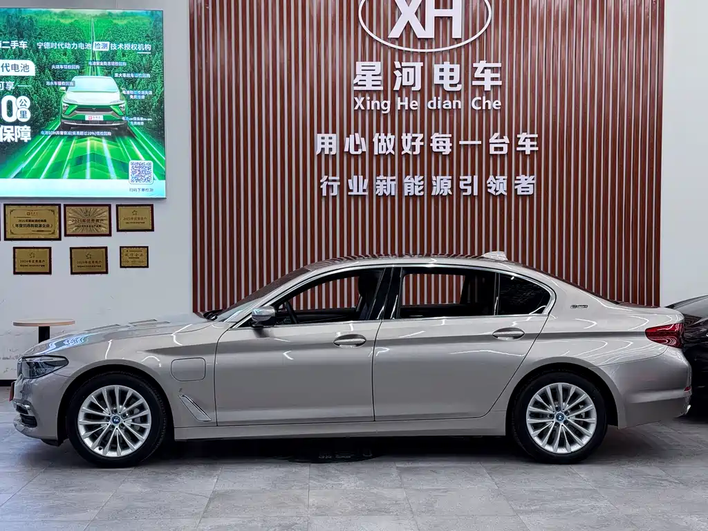BMW 5 Series New Energy 2019 — фото 4