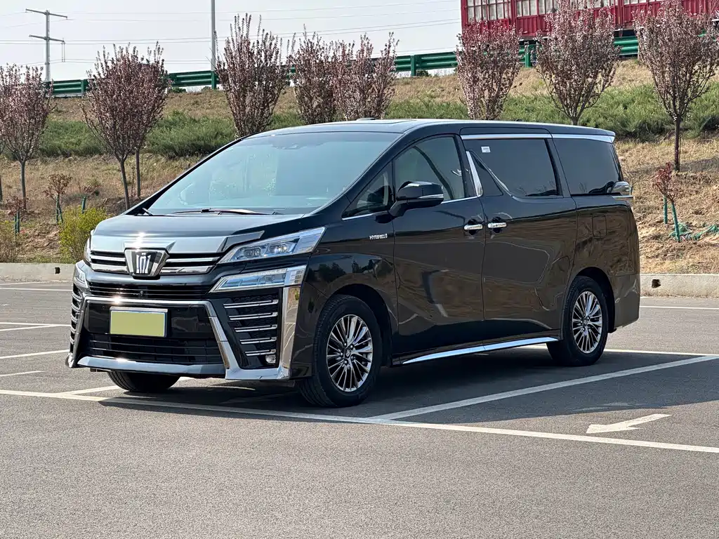 Toyota Vellfire 2022 — фото 1