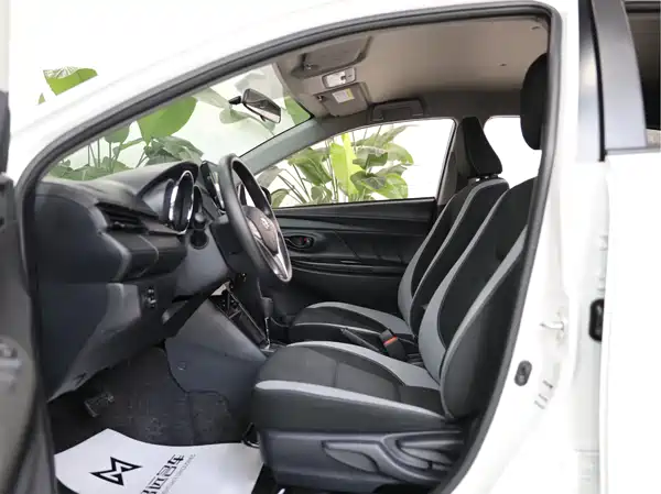 Toyota Yaris L 2022