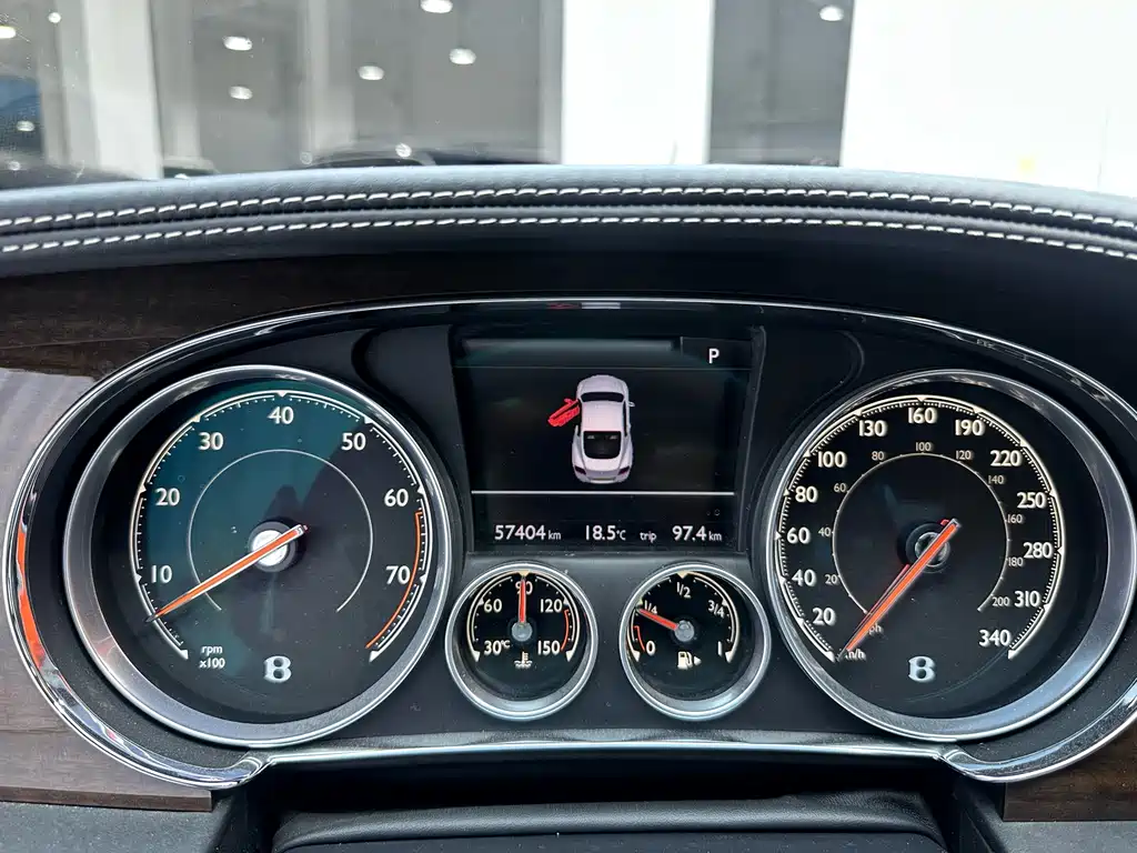 Bentley Continental 2018 — фото 16
