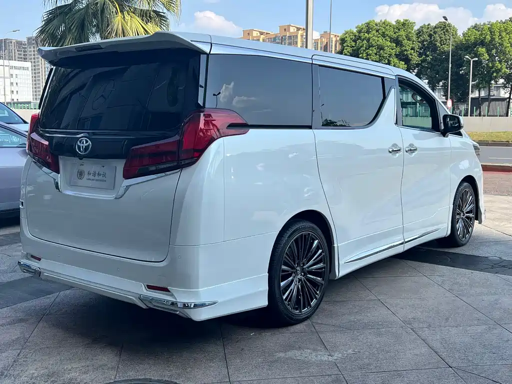 Toyota Alphard 2020 — фото 17