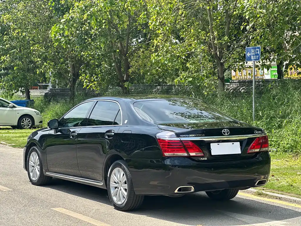 Toyota Crown 2015 — фото 15