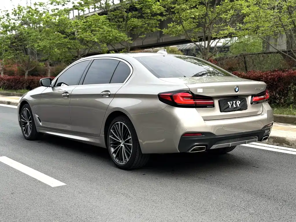 BMW 5 Series 2021 — фото 9