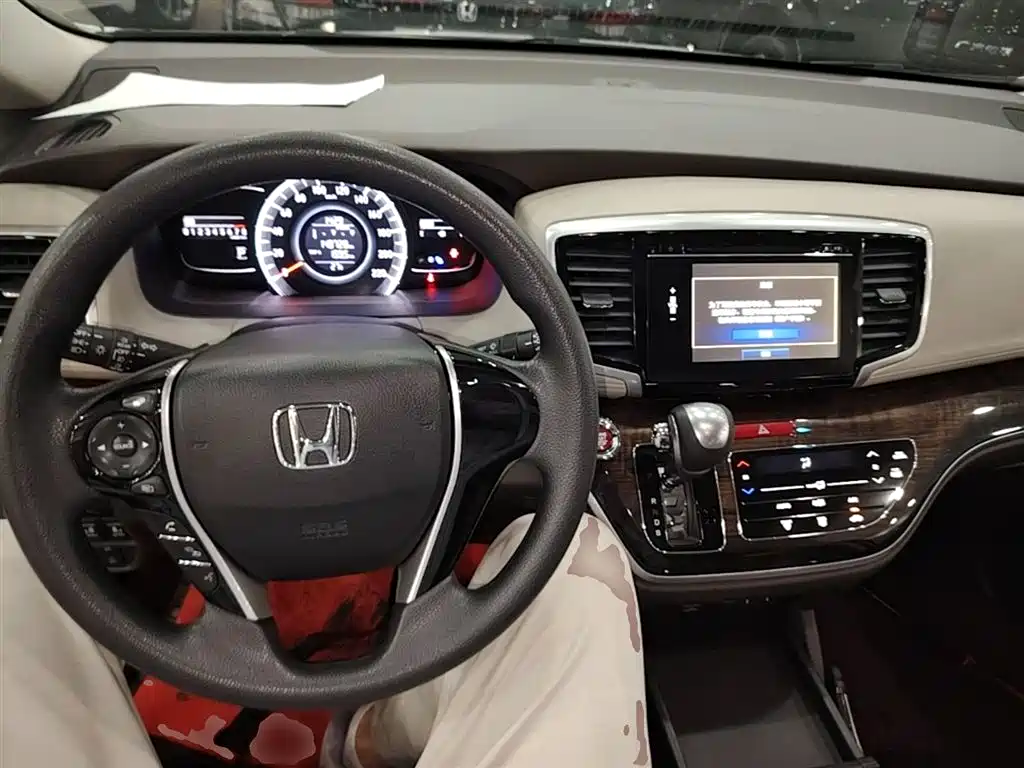 Honda Odyssey 2017 — фото 10