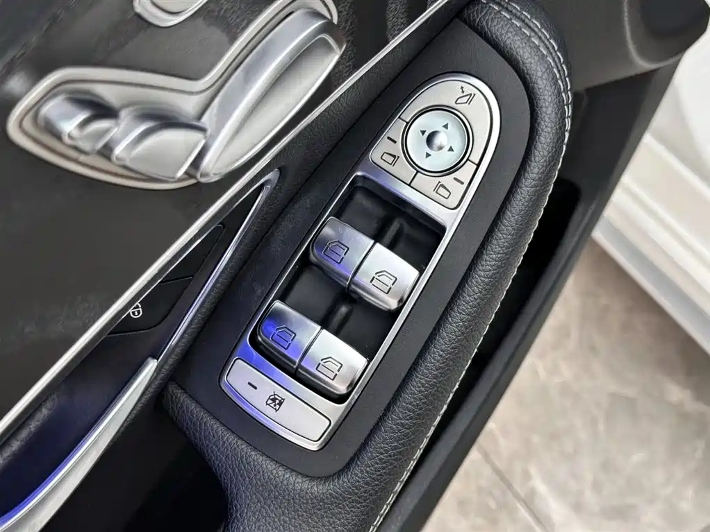 Mercedes-Benz C-Class 2019 — фото 16