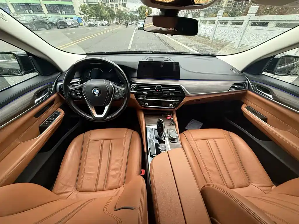 BMW 6 Series GT 2018 — фото 9
