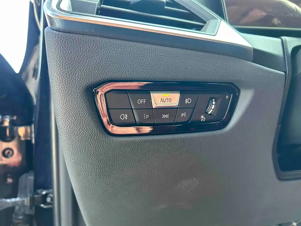 BMW 3 Series 2023 — фото 15