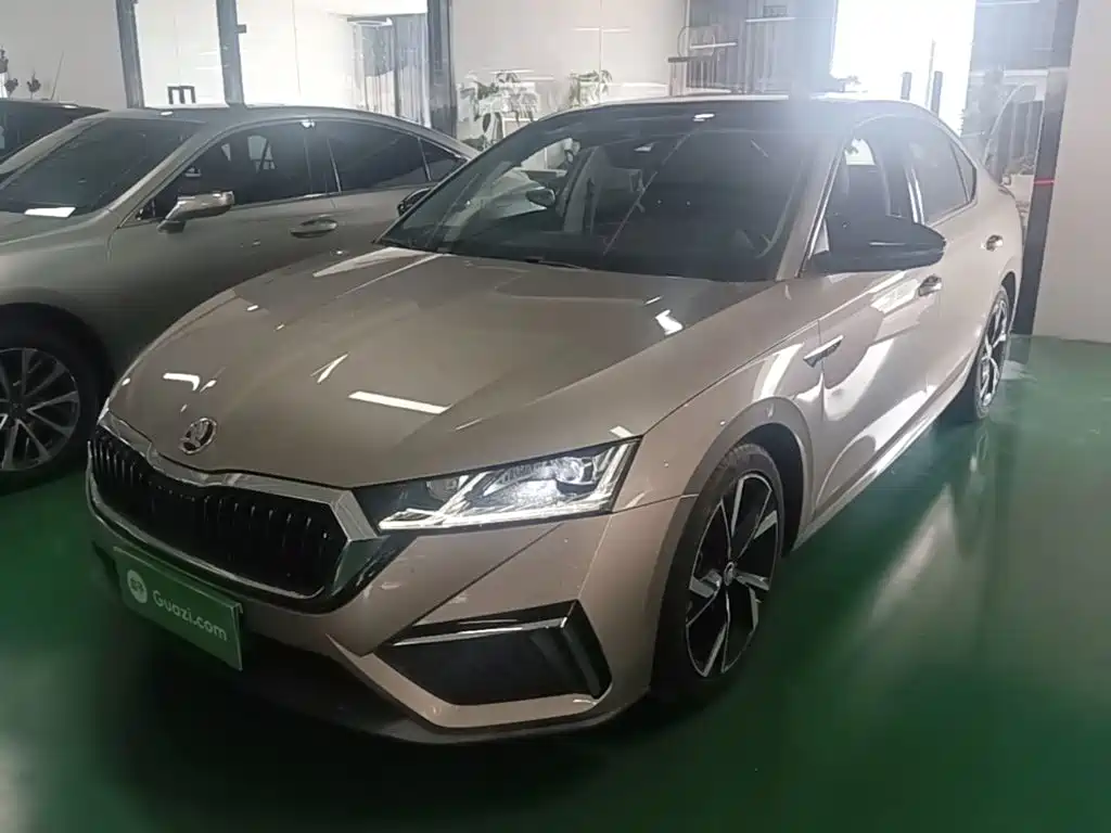 Skoda Octavia 2021 — фото 2