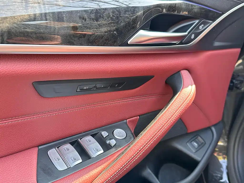 BMW 5 Series 2019 — фото 15