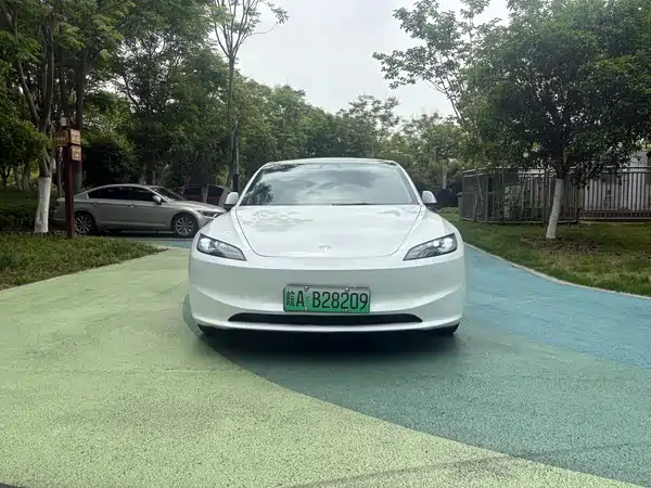 Tesla Model 3 2023