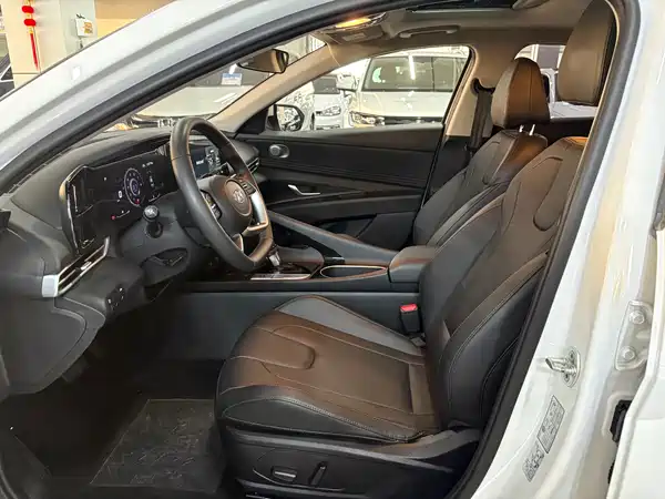 Hyundai Elantra 2023
