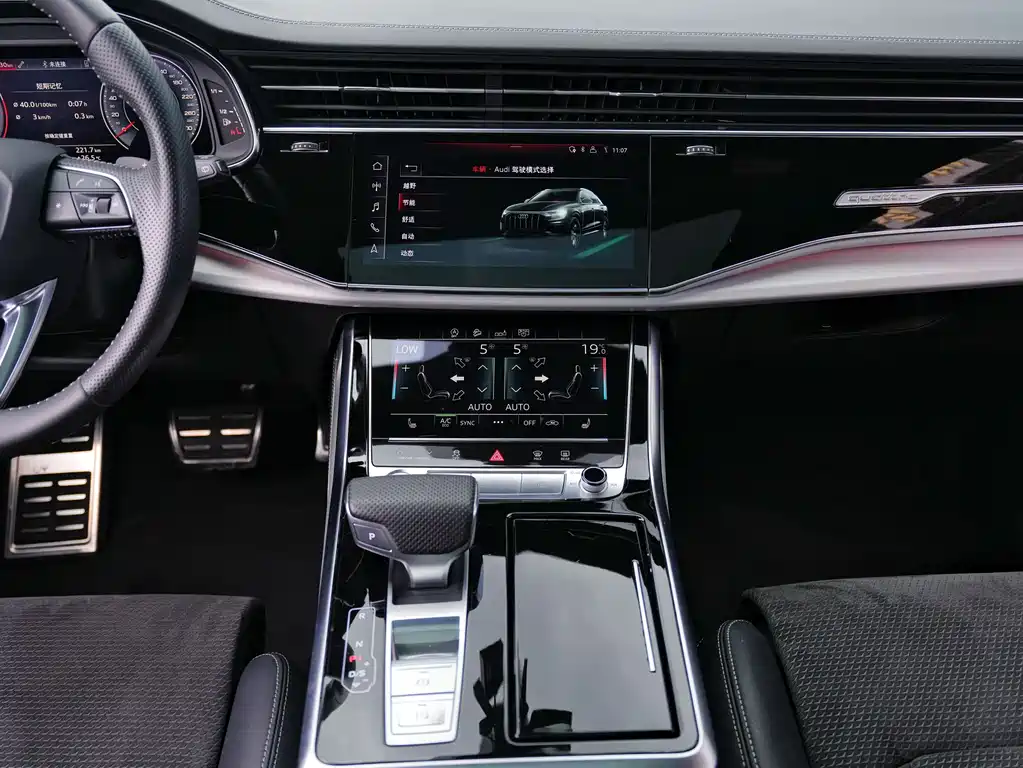 Audi Q8 2020 — фото 12
