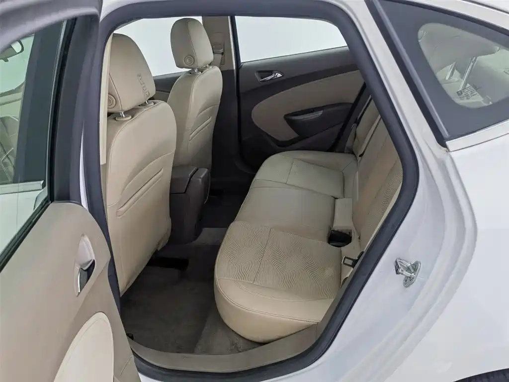Buick Excelle 2013 — фото 15