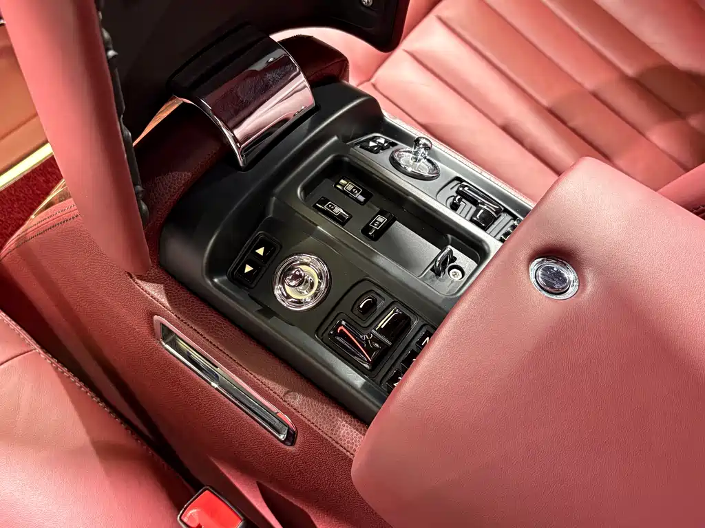 Rolls-Royce Phantom 2012 — фото 12