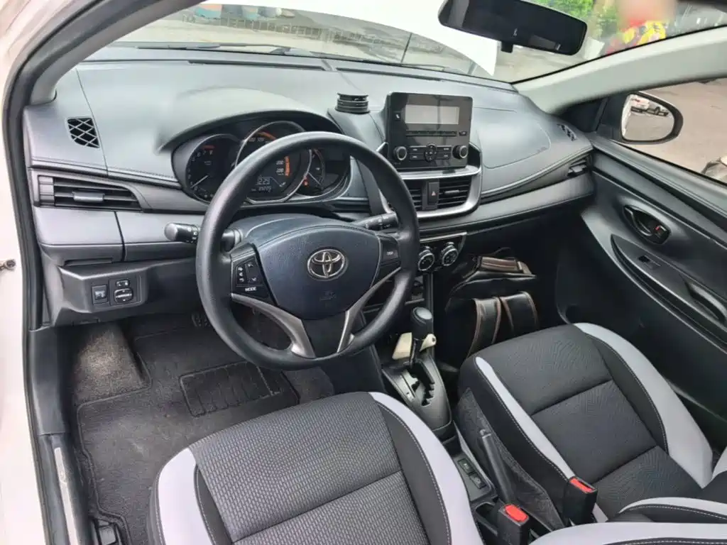 Toyota Yaris L 2022 — фото 10