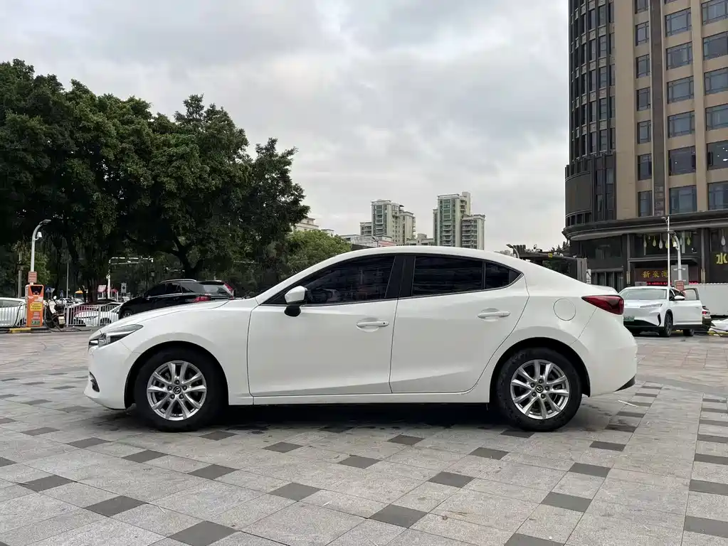 Mazda 3 Axela 2019 — фото 10
