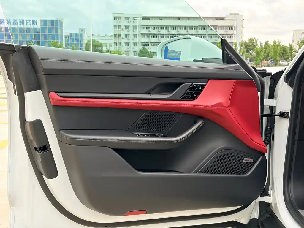 Porsche Taycan 2020 — фото 16