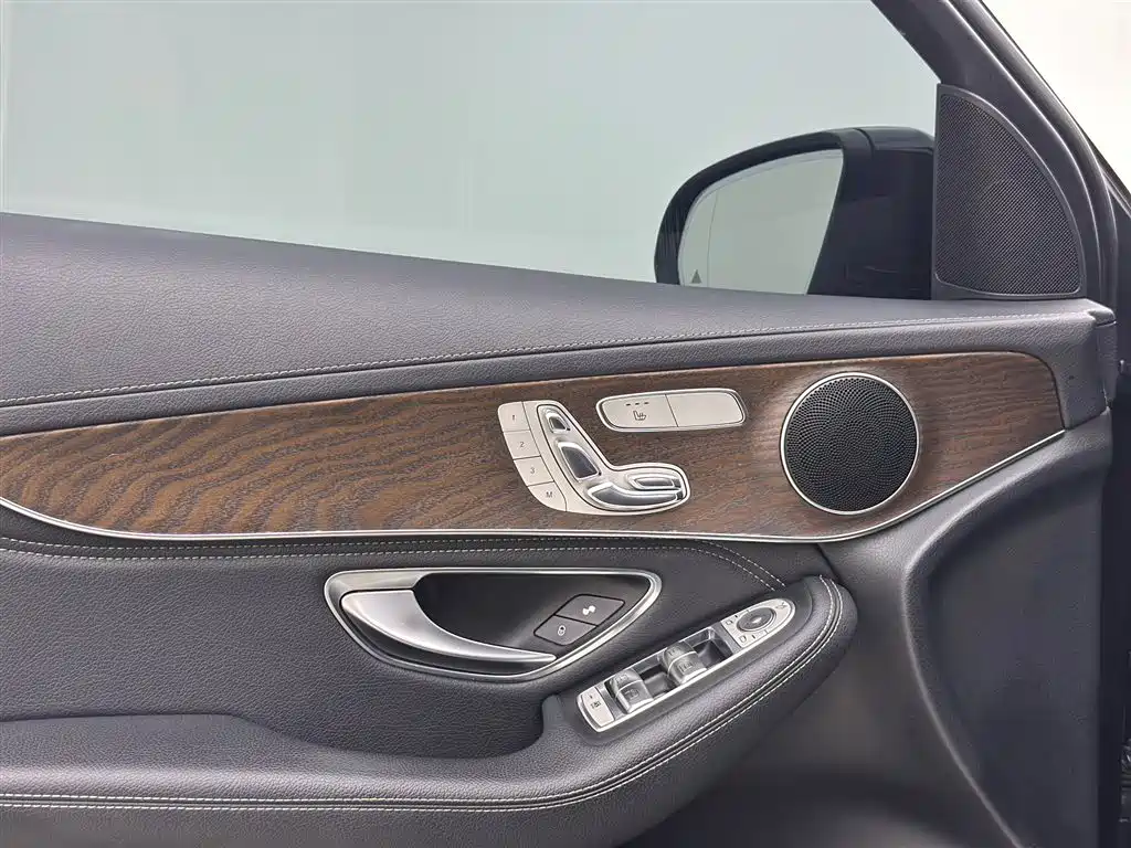 Mercedes-Benz GLC 2016 — фото 14