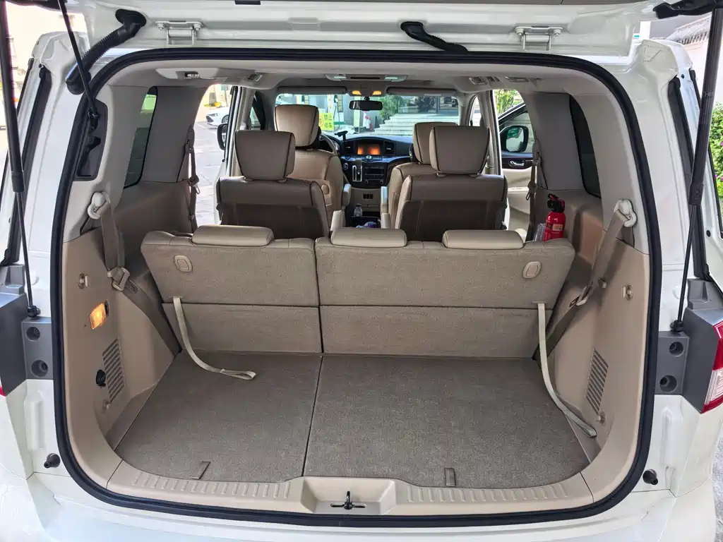 Nissan Quest 2018 — фото 10