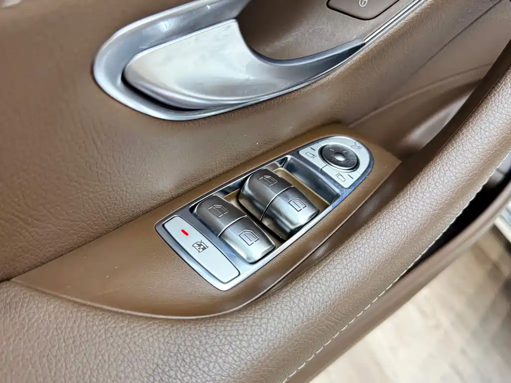 Mercedes-Benz E-Class 2021 — фото 12