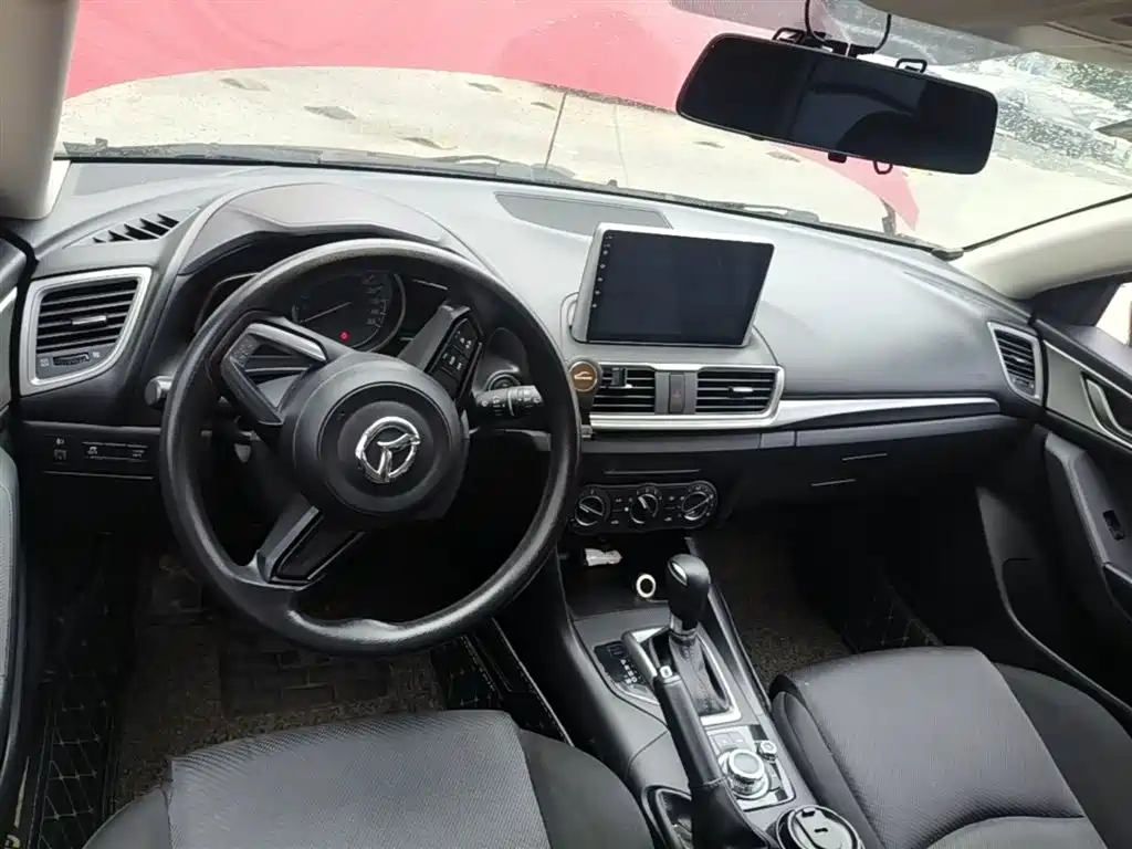 Mazda 3 Axela 2018 — фото 10