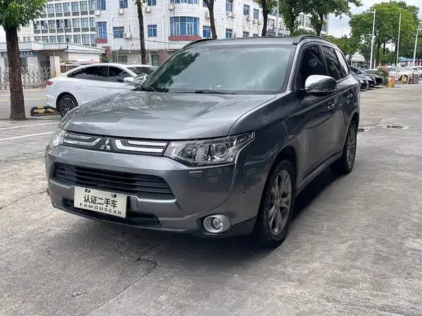 Mitsubishi Outlander 2013