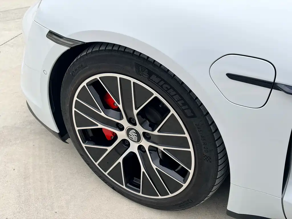 Porsche Taycan 2020 — фото 11