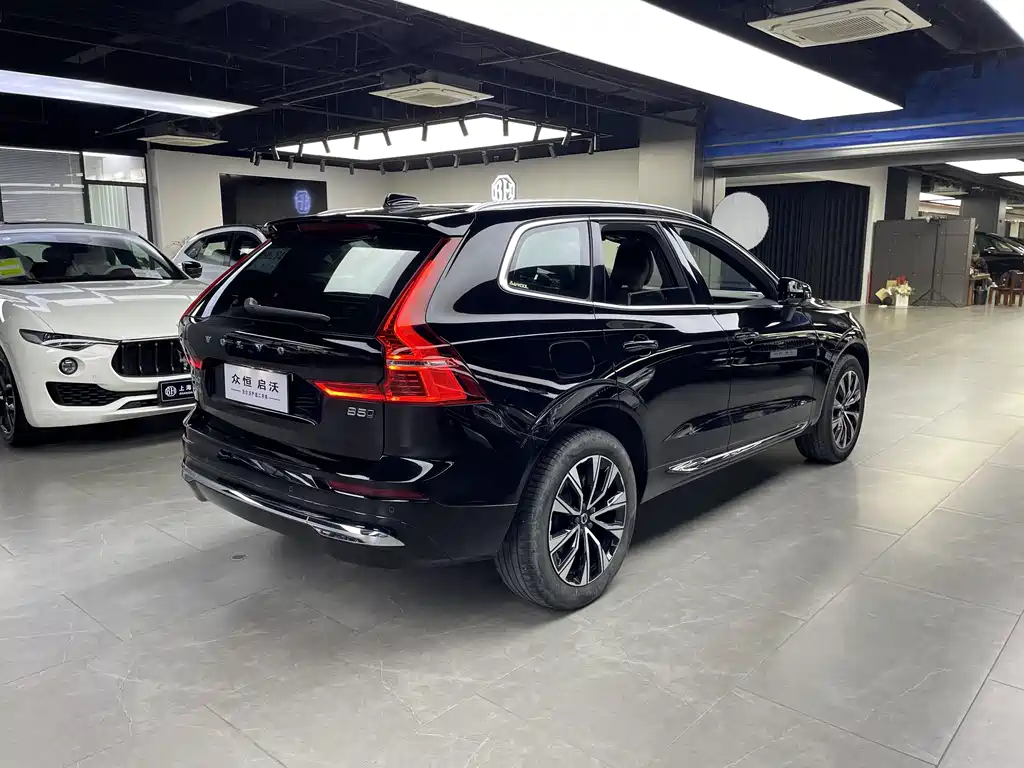 Volvo XC60 2022 — фото 16