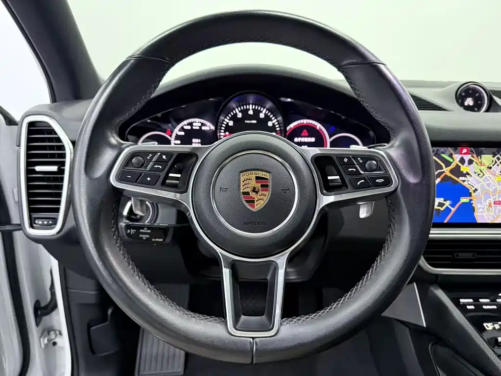 Porsche Cayenne 2018 — фото 16