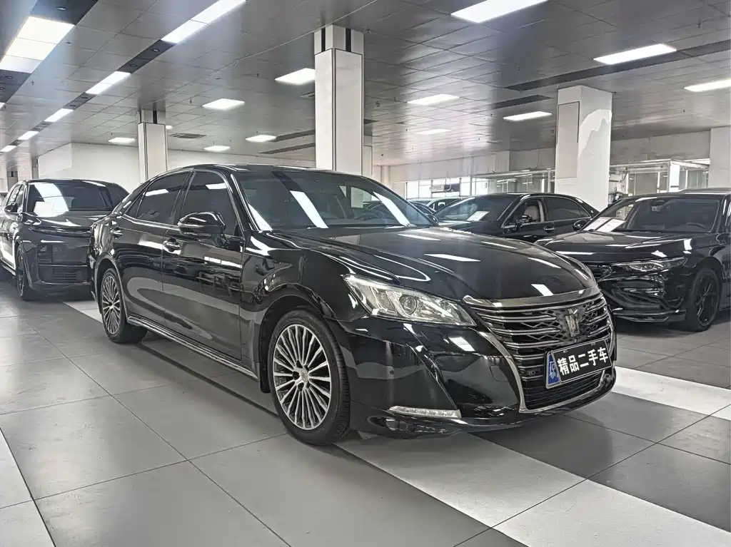 Toyota Crown 2018 — фото 2
