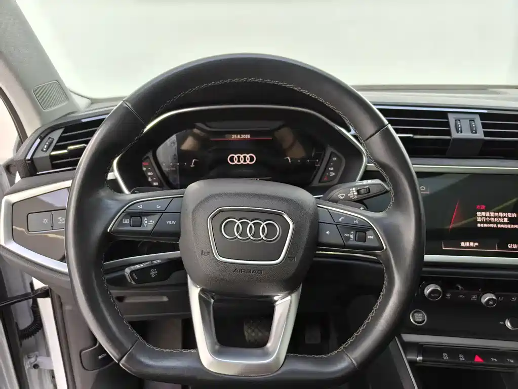 Audi Q3 2022 — фото 8