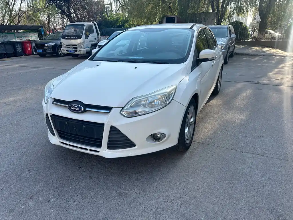 Ford Focus 2015 — фото 1