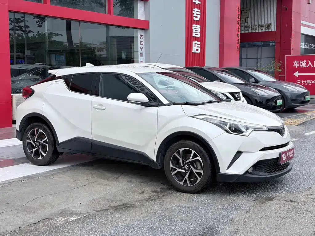 Toyota C-HR 2019 — фото 3