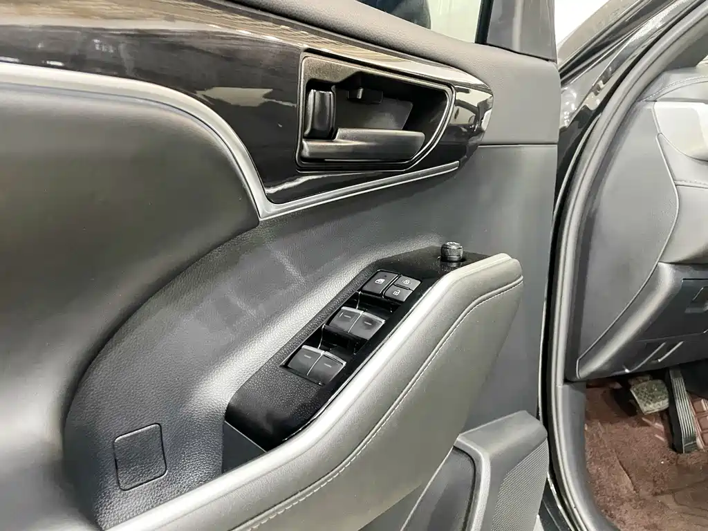 Toyota Crown Kluger 2022 — фото 14