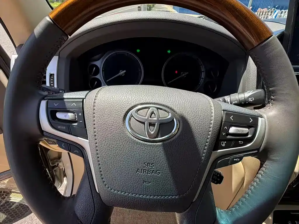 Toyota Land Cruiser 2017 — фото 12
