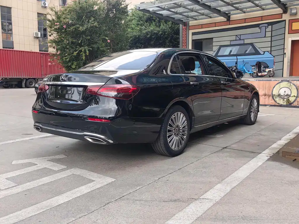 Mercedes-Benz E-Class 2023 — фото 15