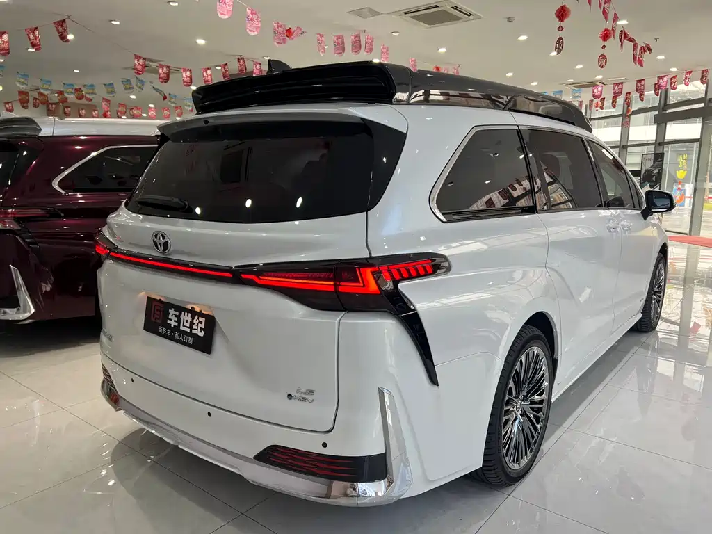 Toyota Sienna — фото 20
