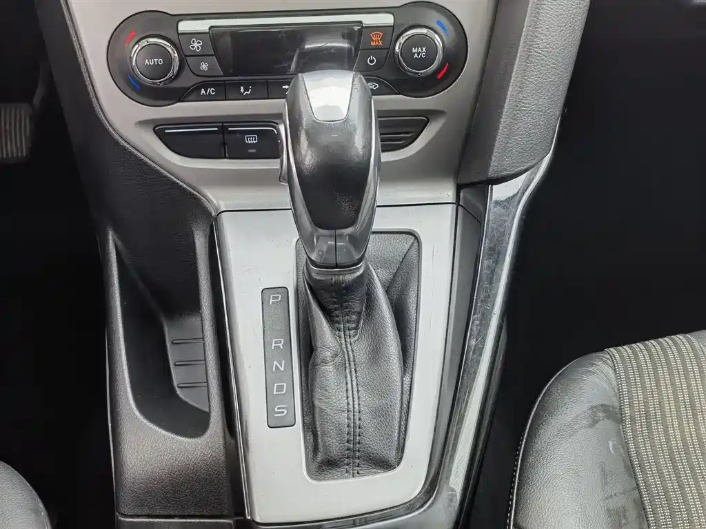 Ford Focus 2013 — фото 13