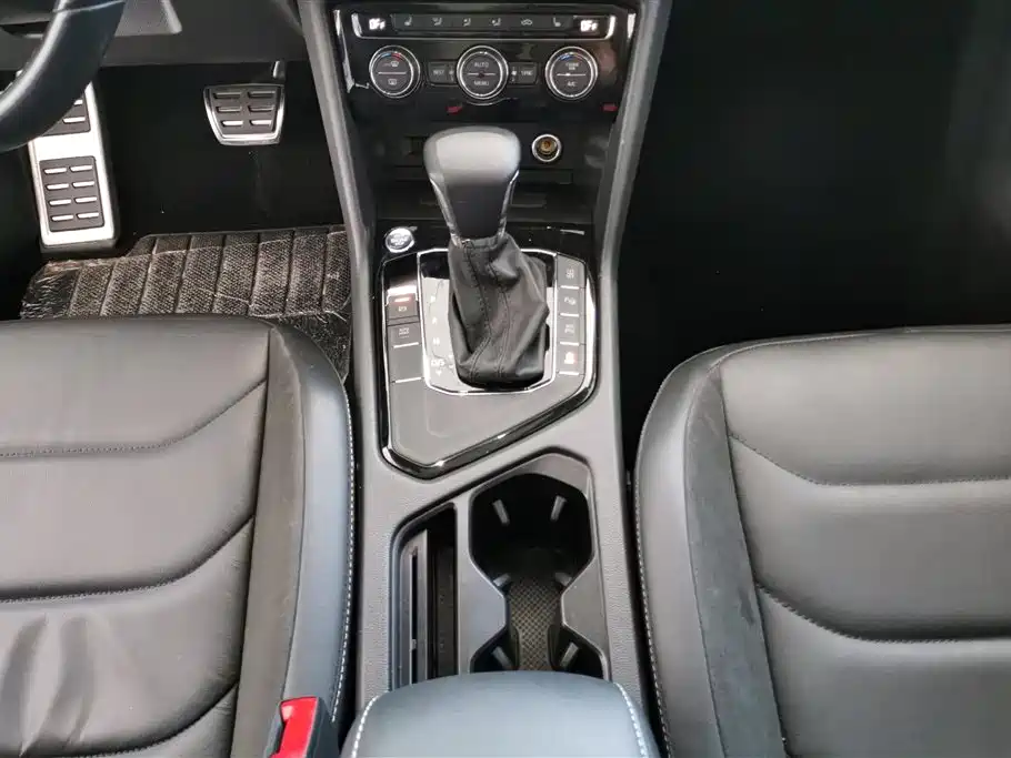 Volkswagen Tiguan L 2021 — фото 16