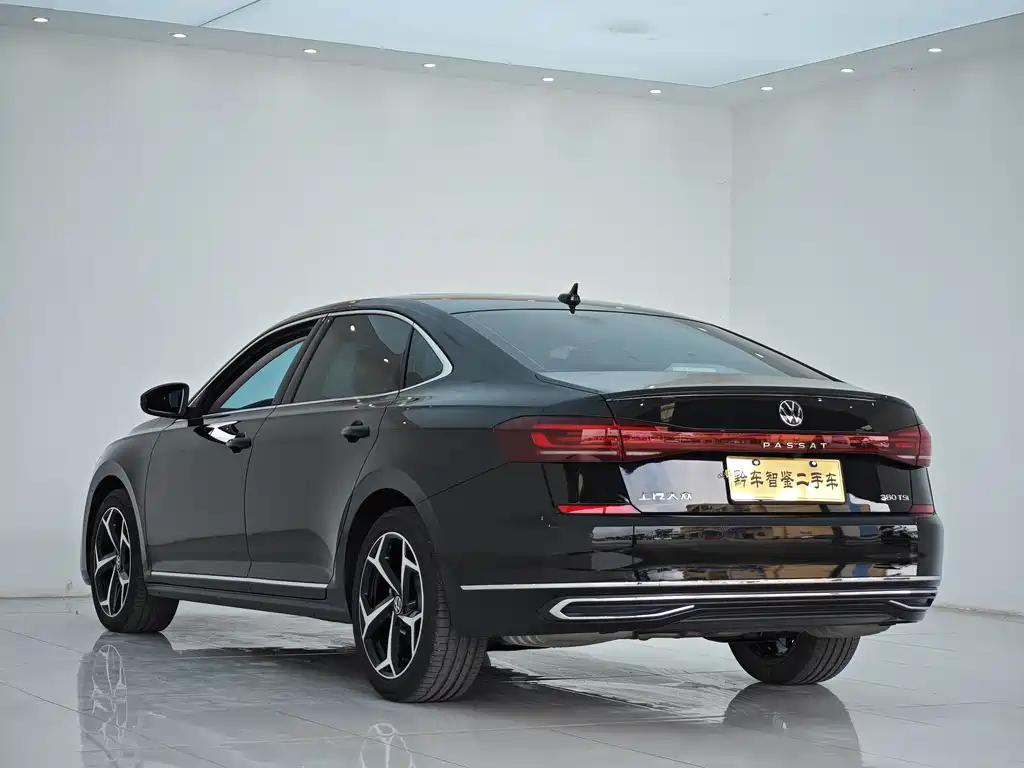 Volkswagen Passat 2024 — фото 4