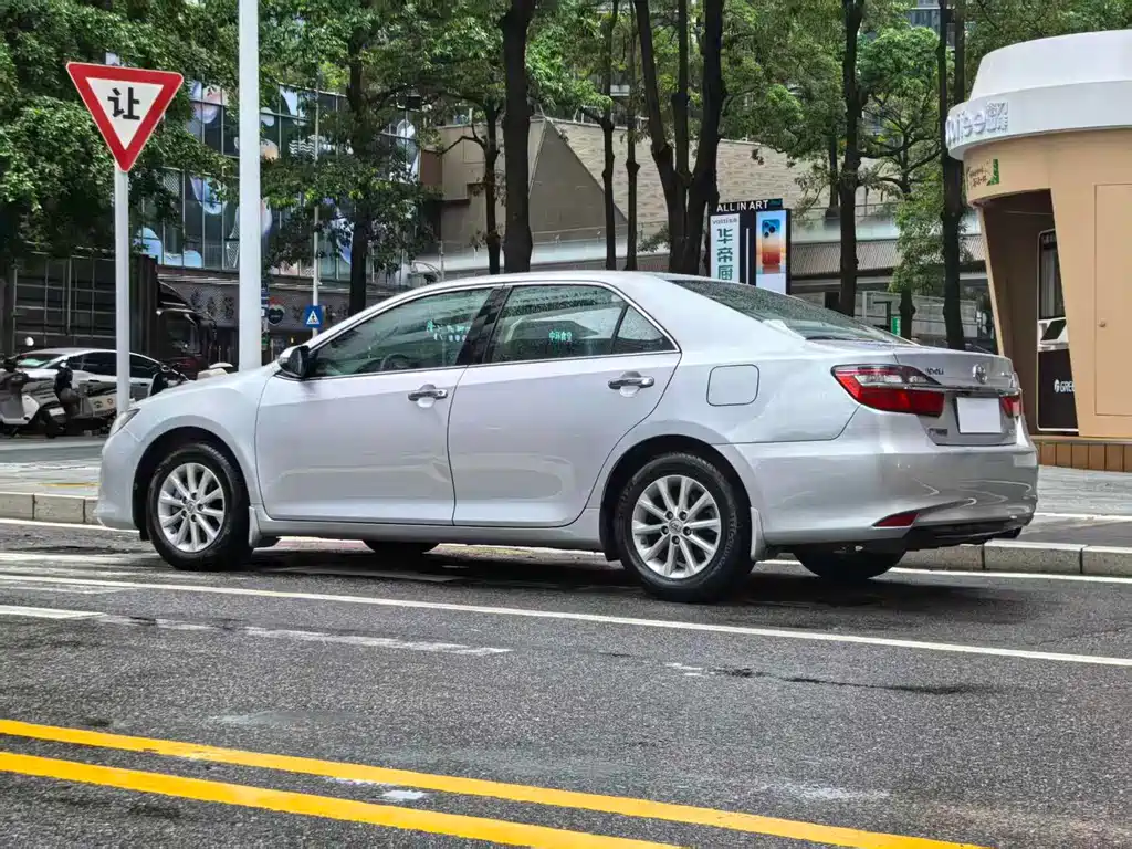 Toyota Camry 2015 — фото 15