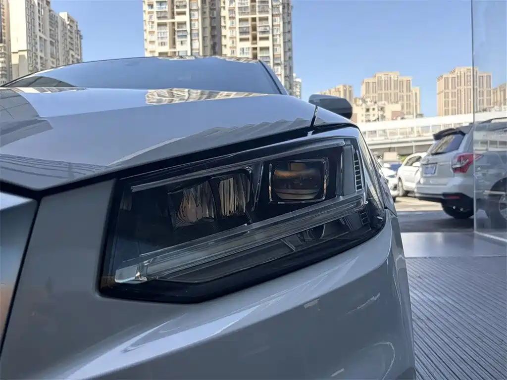 Audi Q2L 2018 — фото 13