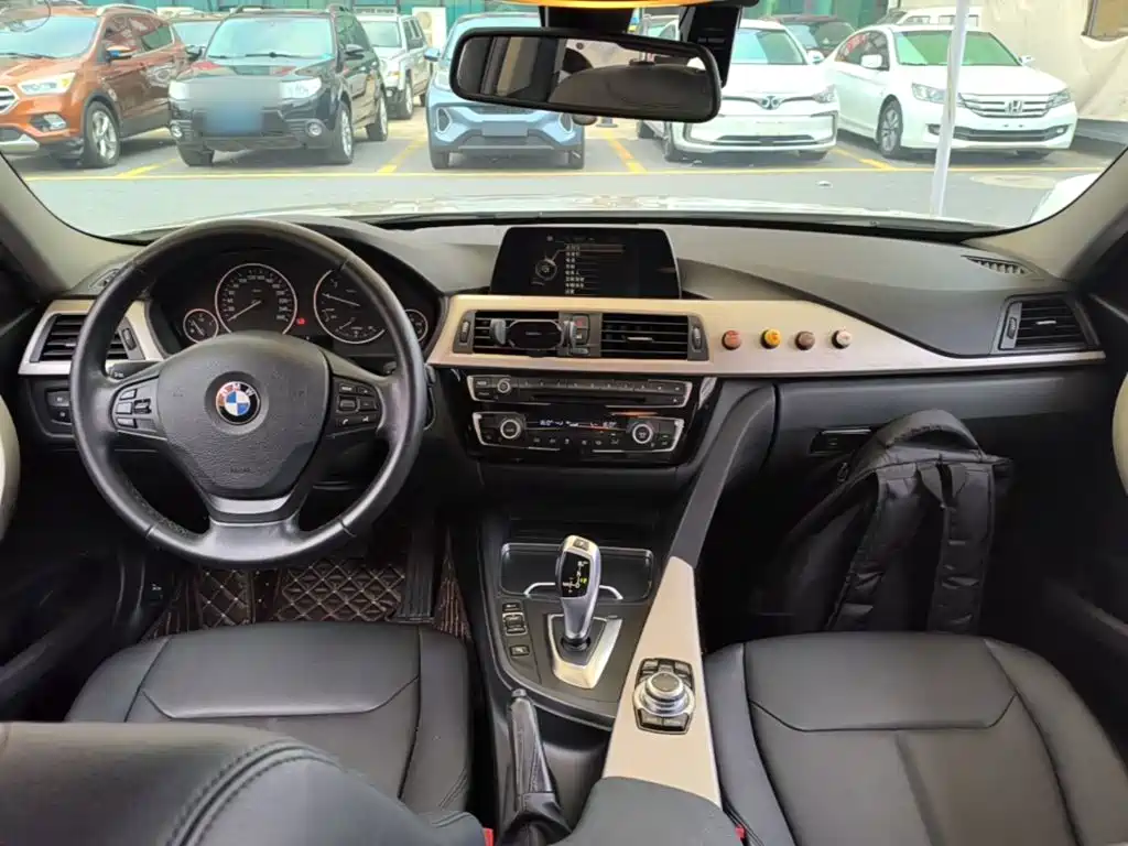 BMW 3 Series 2016 — фото 10