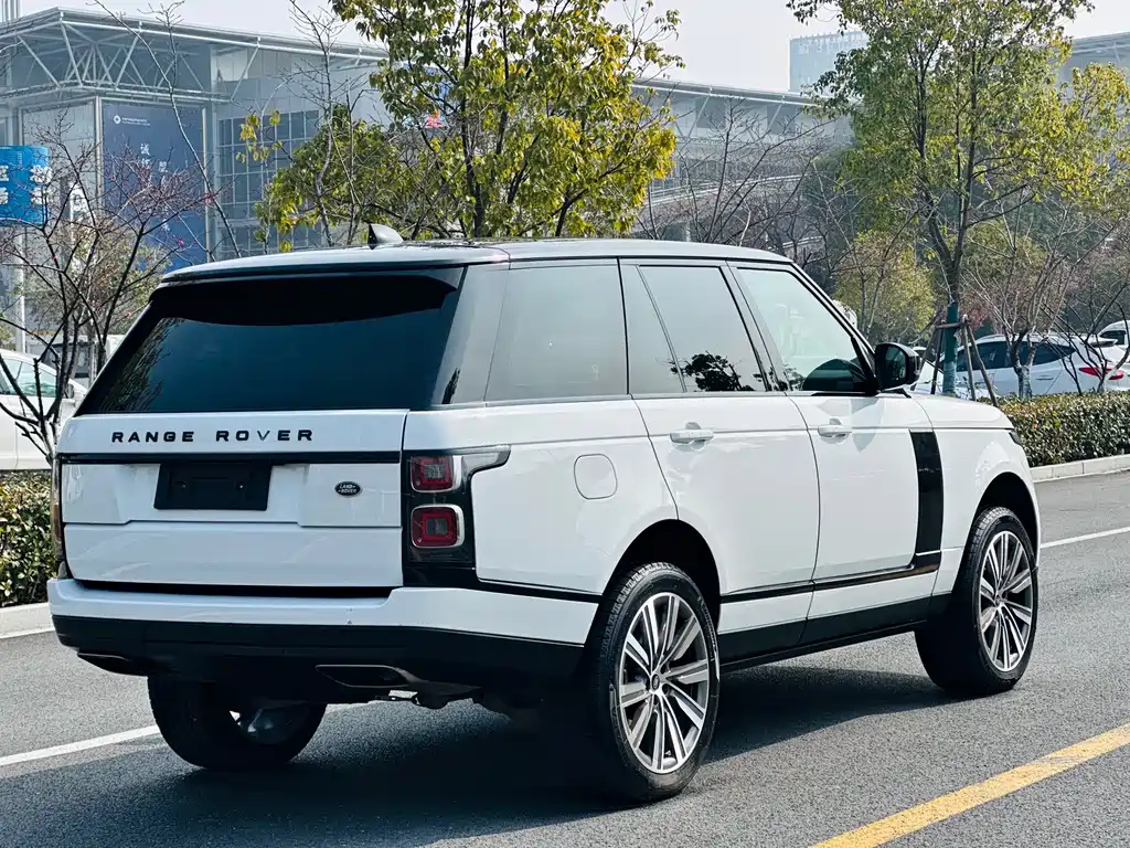Land Rover Range Rover 2023 — фото 11