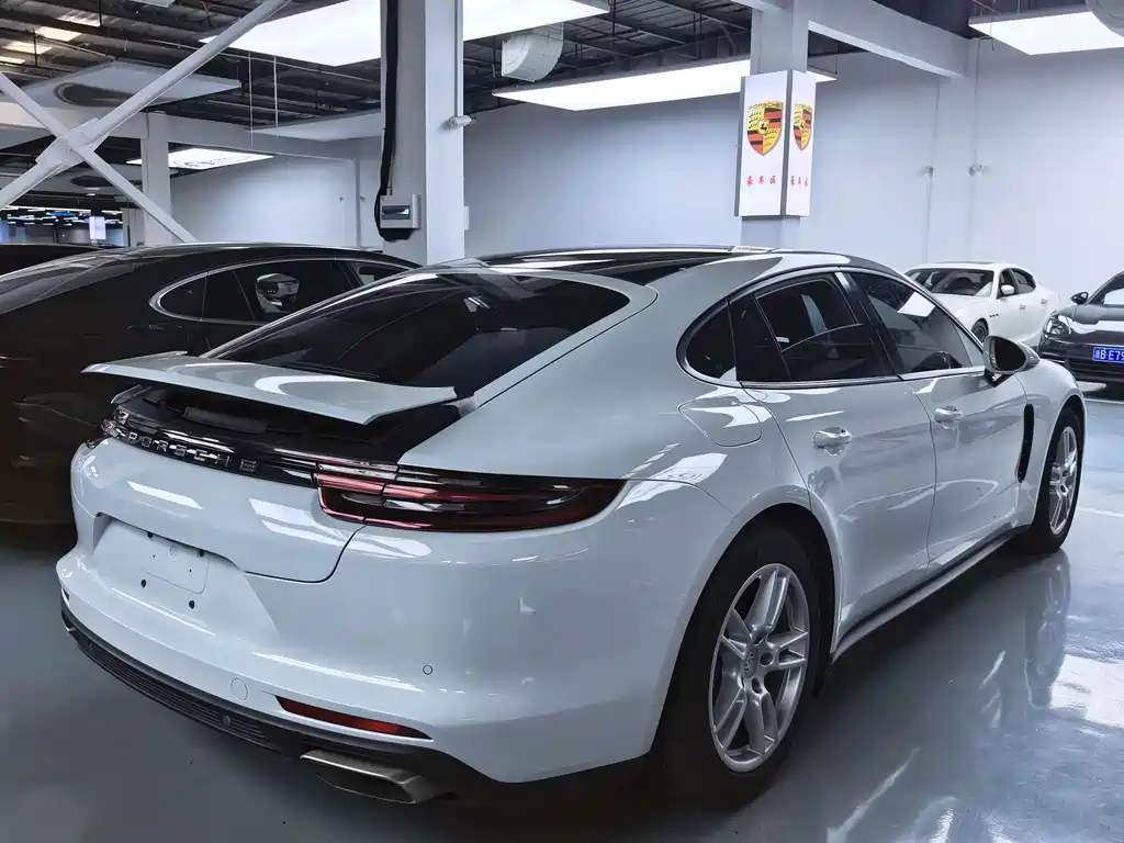 Porsche Panamera 2017 — фото 19